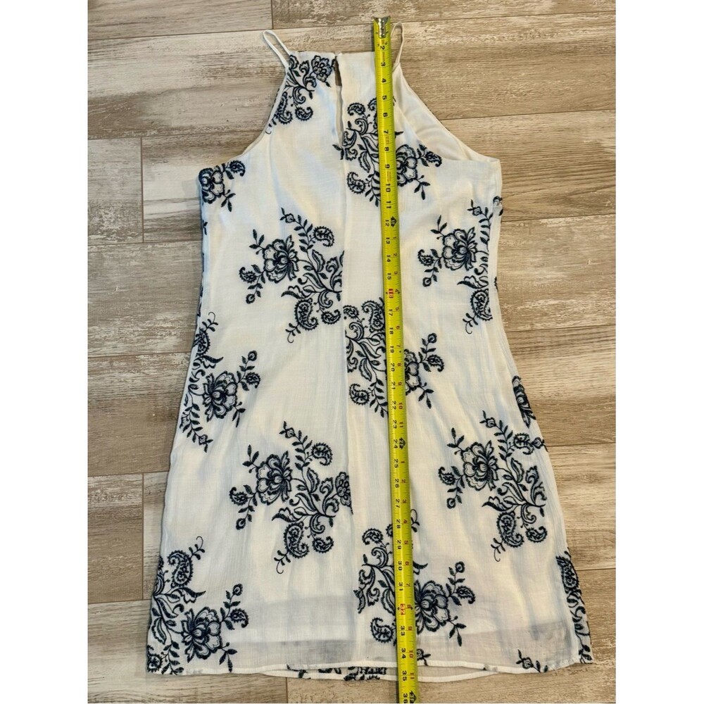 BCX Embroidered Floral Shift Dress White Blue Sleeveless High Neck Lined Large - Picture 7 of 7